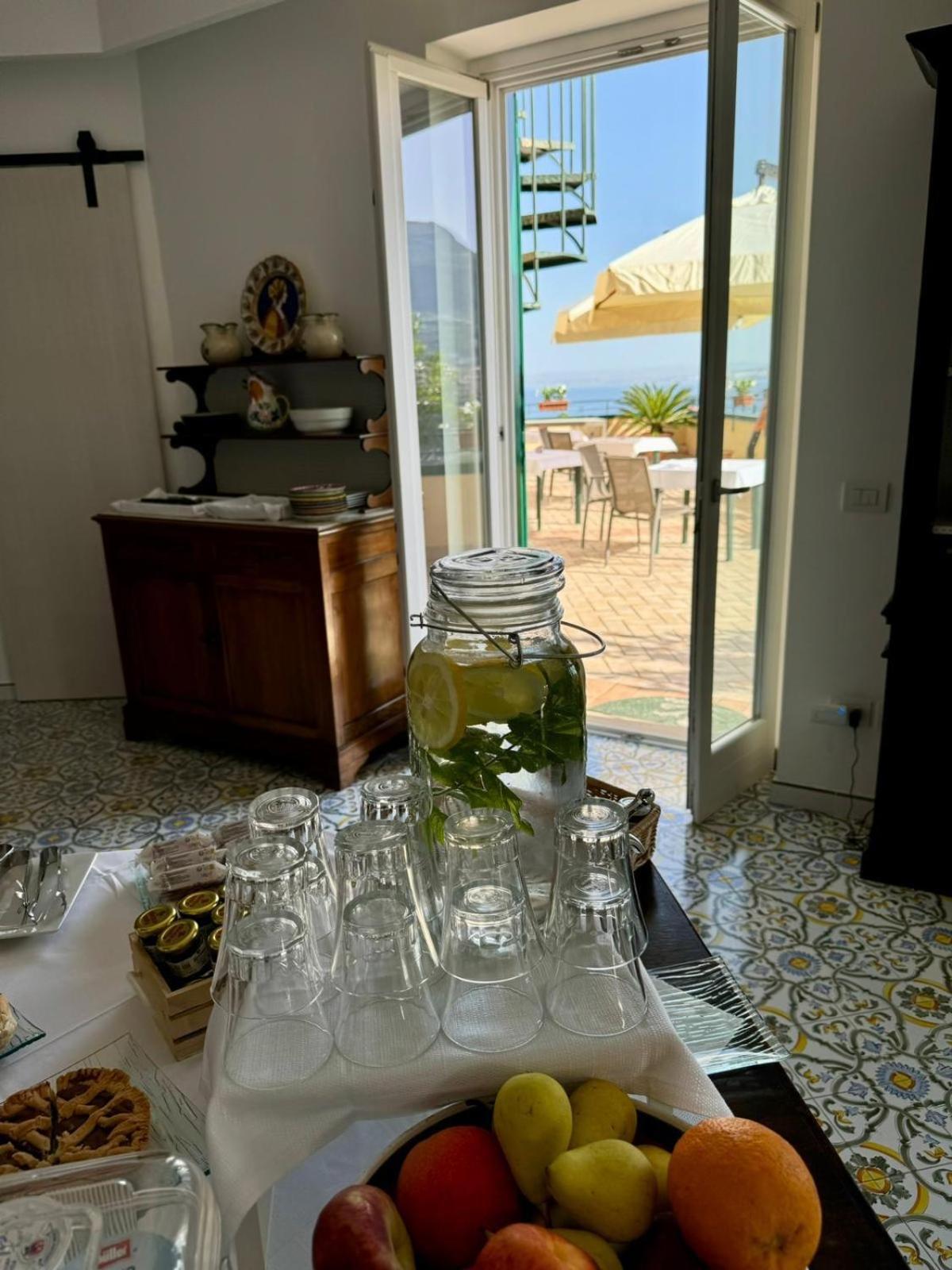 Bed and Breakfast Vesuvio View Vico Equense Exterior foto